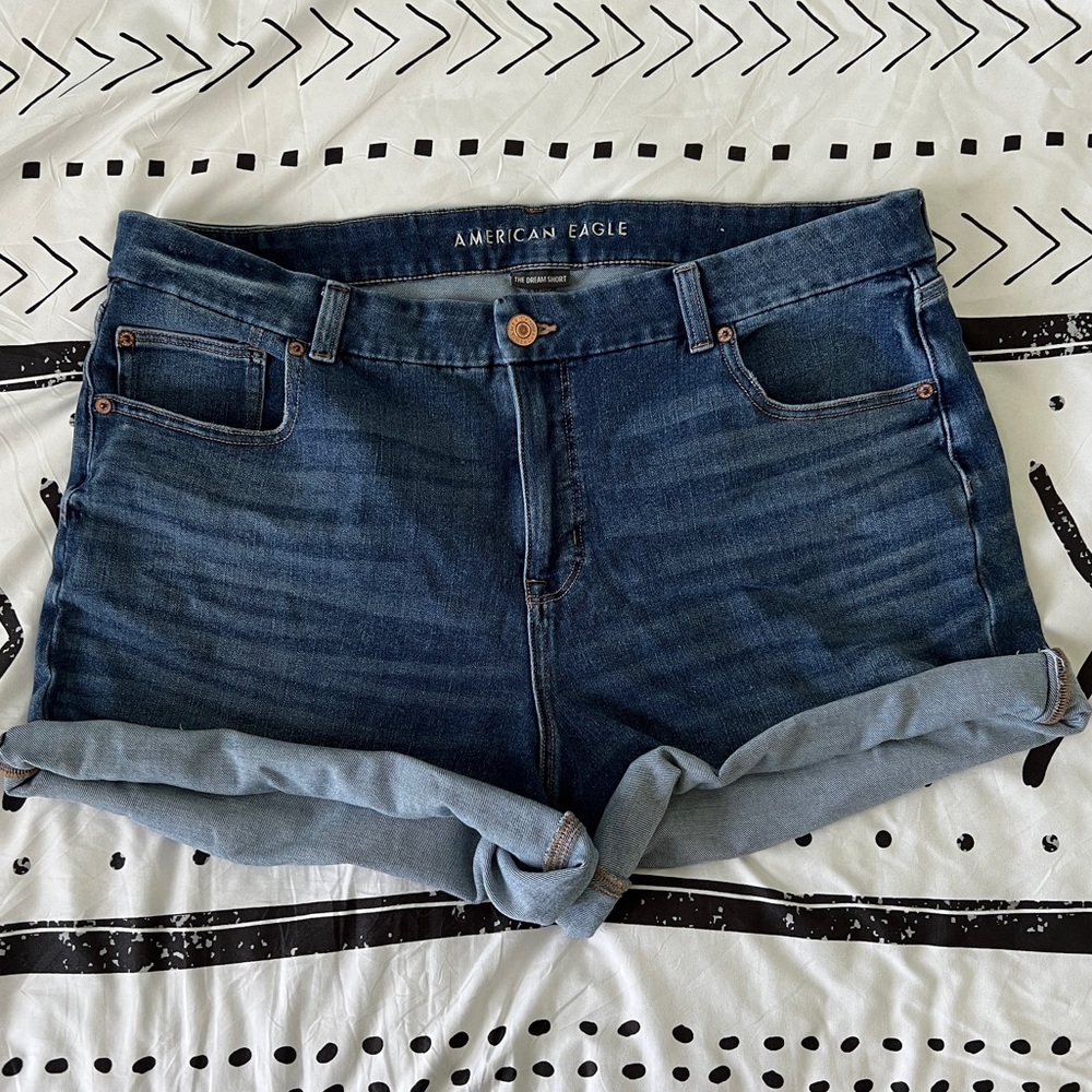 AE Dream Curvy Denim Midi Short 💙 True to size! Super soft!